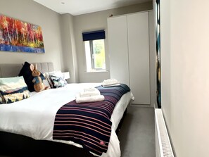 1 quarto, escrivaninha, ferros/tábuas de passar roupa, Wi-Fi de cortesia