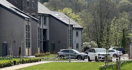 River Vista Retreat: ⭐️⭐️ ~NEW~ Luxury Apart. with Views, Parking & Bike storage⭐️⭐️