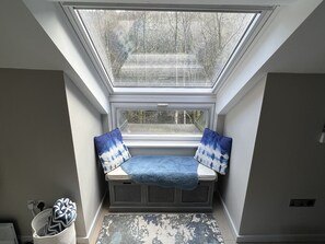 Interior - River Vista Retreat: ⭐️⭐️ ~NEW~ Luxury Apart. with Views, Parking & Bike storage⭐️⭐️ (Backbarrow, Newby Bridge)