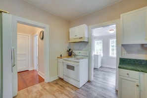 Fridge, microwave, stovetop, coffee/tea maker - Classic Stewart Home ~ 2 Mi To Boat Launch! (Stewart)