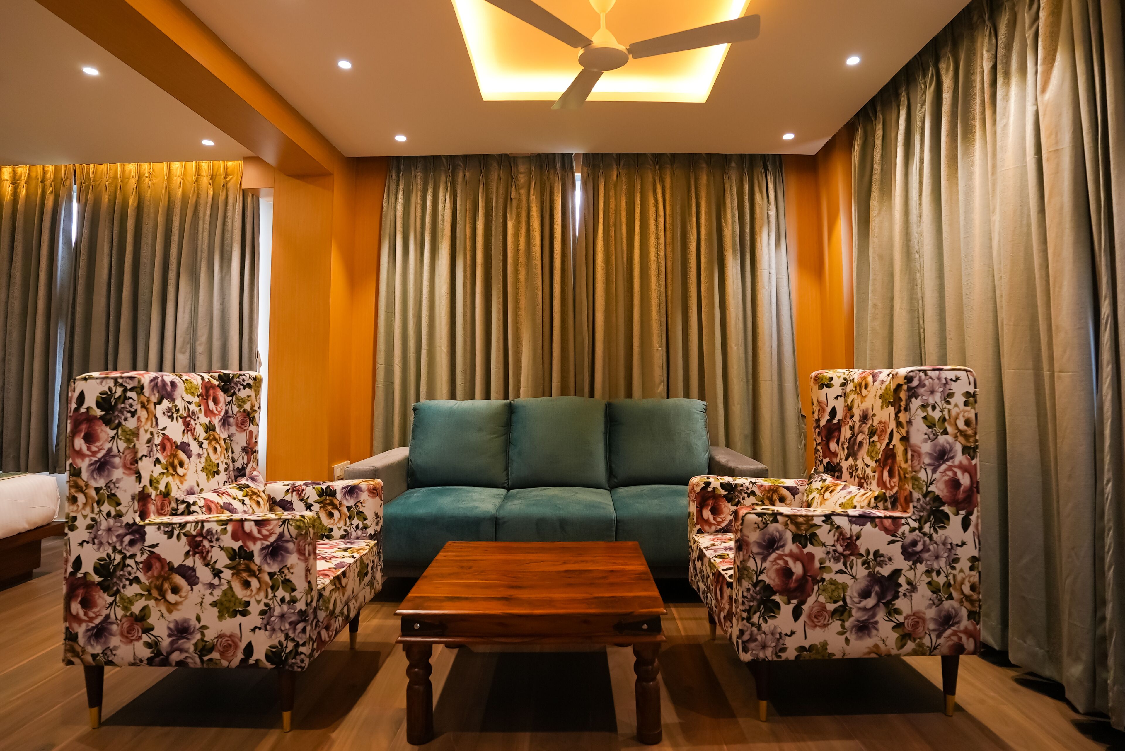 Executive Studio Suite | Living area | 32-inch LCD TV with satellite channels, TV