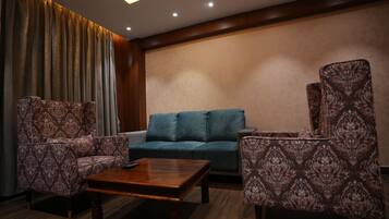 Executive Studio Suite | Living area | 32-inch LCD TV with satellite channels, TV