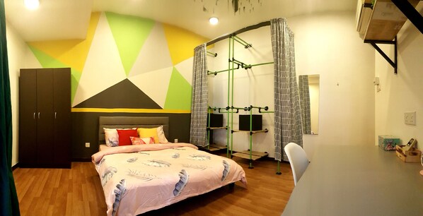 Industrial Suites | Type I2 | Desk, free WiFi, bed sheets - Industrial Suites at Bandar Sunway (Petaling Jaya)