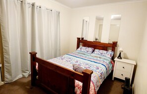 4 bedrooms, desk, iron/ironing board, free WiFi