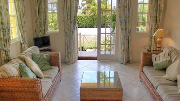 Télévision, lecteur de DVD, vidéothÚque, chaßne hi-fi