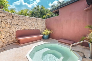 Bain à remous extérieur