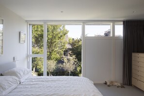 3 dormitoris, caixa forta a l'habitació i escriptori