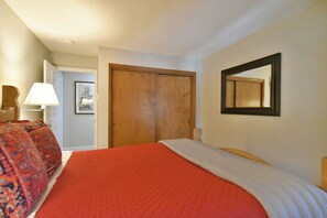 2 bedrooms, iron/ironing board, WiFi (free), bed sheets - True Ski-In/Ski-Out on 4 O’Clock Run | Tyra Summit (Breckenridge)