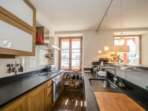 Fridge, microwave, oven, dishwasher - Spacious Apartment in Chamonix, 3 Bedrooms, WiFi (Chamonix-Mont-Blanc)
