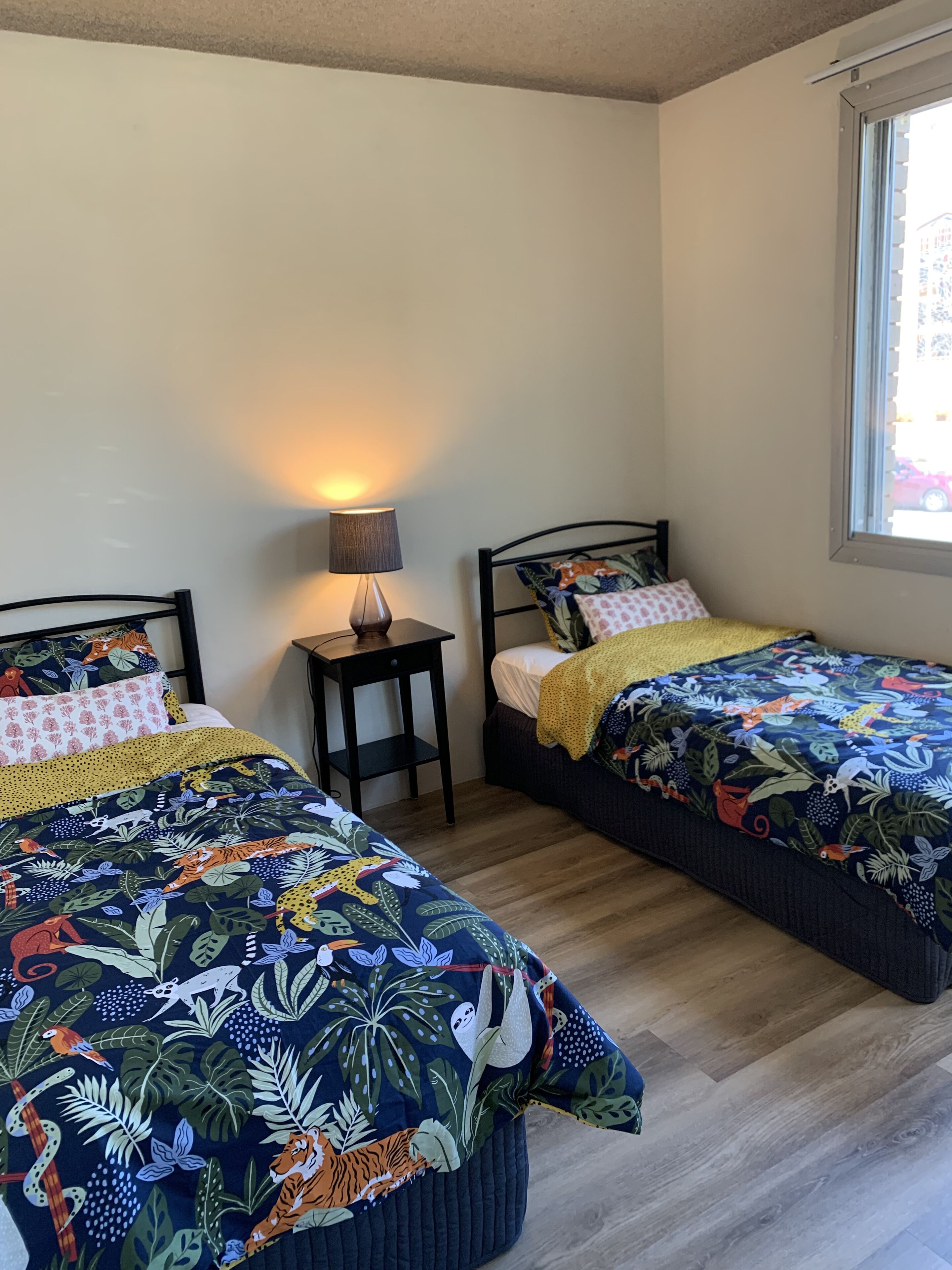 Convenient + Cosy Entire 2BR apt near Airport/City