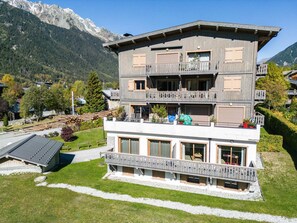 Exterior - Spacious apartment in Chamonix - Sleeps 6 - Wifi and parking (Chamonix-Mont-Blanc)