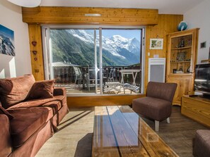 TV - Chamonix Apartment, terrace, 4 people, private parking (Chamonix-Mont-Blanc)