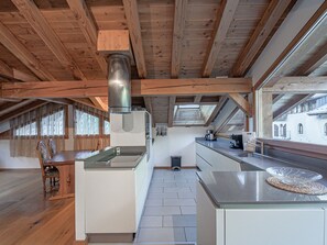 Refrigerador, microondas, horno y lavavajillas 