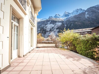 Superb 3-Bedroom Apartment in Central Chamonix with Wifi