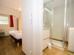 2 bedrooms, free WiFi, bed sheets - Renovated apartment with Mont Blanc view, parking, and WiFi in Chamonix (Chamonix-Mont-Blanc)