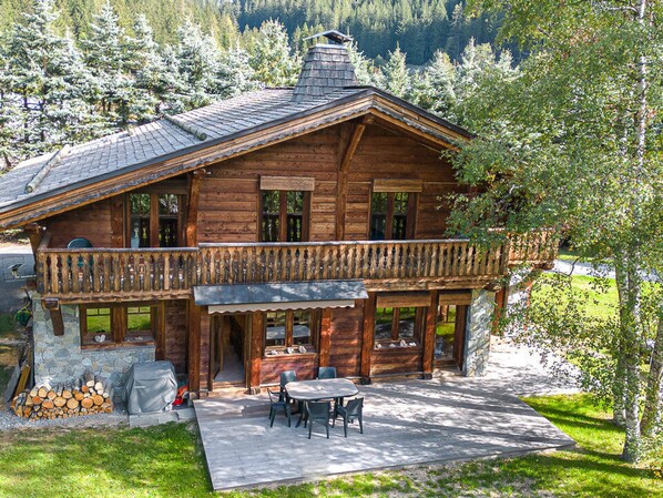 Exterior - Charming chalet in Chamonix with WiFi and private parking for 12 guests. (Chamonix-Mont-Blanc)