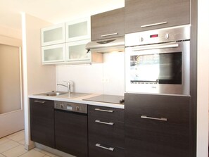 Micro-ondes, four, lave-vaisselle