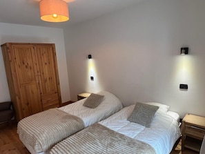 2 chambres, accès au Wi-Fi (inclus), literie fournie