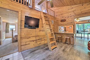 2 bedrooms, iron/ironing board, travel cot, WiFi