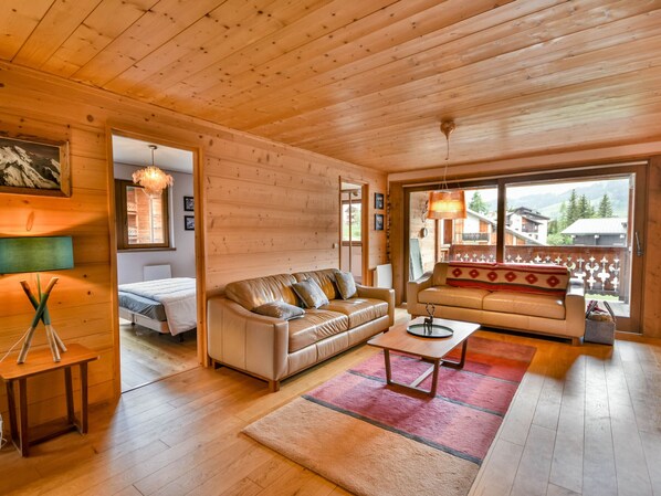 TV - Spacious 3BR Apt - 6-8p, Near Slopes, Sunny Terrace, Parking (Les Gets)