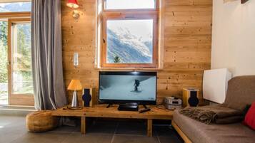 Télévision, cheminée, chaßne hi-fi