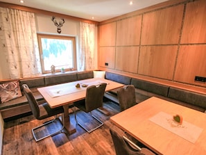 Dining - Apart M&M by Interhome (See)