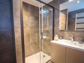 Hair dryer, towels - Modern apartment with balcony and parking in Chamonix (Chamonix-Mont-Blanc)