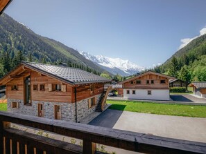 Property grounds - Modern 4-star chalet, 11 guests, sauna, parking (Argentière)