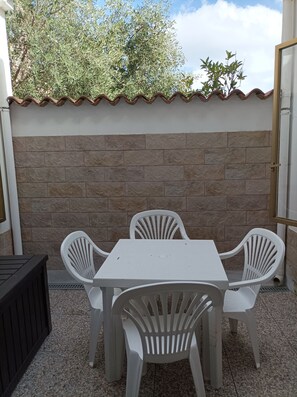 تناول الطعام بالخارج