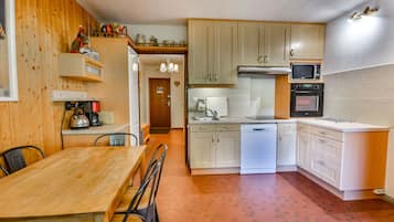 雪櫃、微波爐、洗碗機