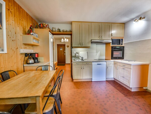 Fridge, microwave, dishwasher