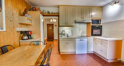 Charming 3-BR Apartment - Ski-In/Ski-Out Access - Great Location in Les Gets