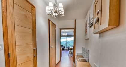 Charming 3-BR Apartment - Ski-In/Ski-Out Access - Great Location in Les Gets