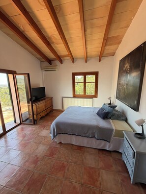 3 Schlafzimmer, Schreibtisch, Bügeleisen/Bügelbrett, Reisekinderbett