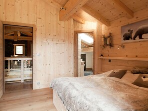 5 bedrooms, free WiFi, bed sheets