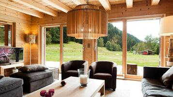 Televisie en een open haard