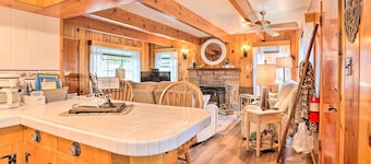 Wrightwood Cabin w/ Cozy Interior!
