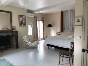 3 عدّة غرف نوم وواي فاي وملاءات أسرّة