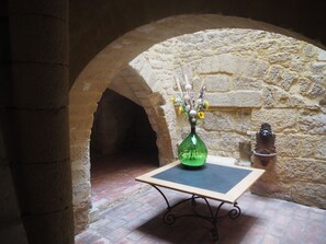 المنشأة من الداخل