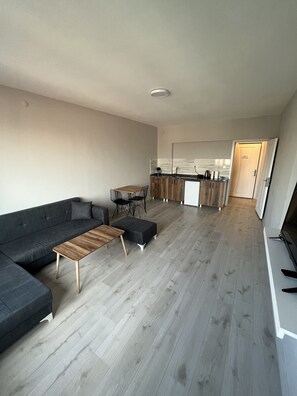 Flat-screen TV - ESTA123 APART (Ankara)