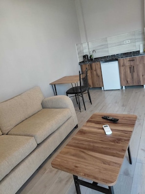 Flat-screen TV - ESTA123 APART (Ankara)