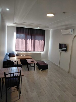 Flat-screen TV - ESTA123 APART (Ankara)
