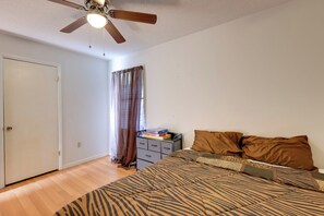 3 bedrooms, iron/ironing board, WiFi, bed sheets - Ocala Home < 7 Mi to World Equestrian Center! (Ocala)