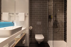 Dusche, Regendusche, Haartrockner, Handtücher