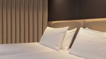 Habitación estándar, 2 camas individuales | Ropa de cama hipoalergénica y escritorio