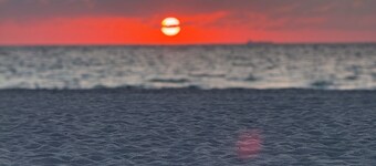 Spacious 4-bedroom house with WiFi, Pool, Six TVs, AC in enjoyable Naples