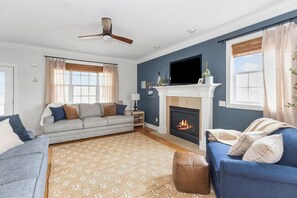 TV connectée, cheminée, lecteur de DVD, baby-foot