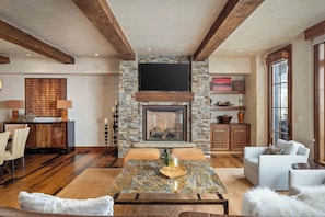 Smart TV, chimenea y videojuegos 
