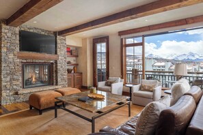 Smart-TV, Kamin, Videospiele