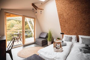 Deluxe Cabin | Laptop workspace, free WiFi